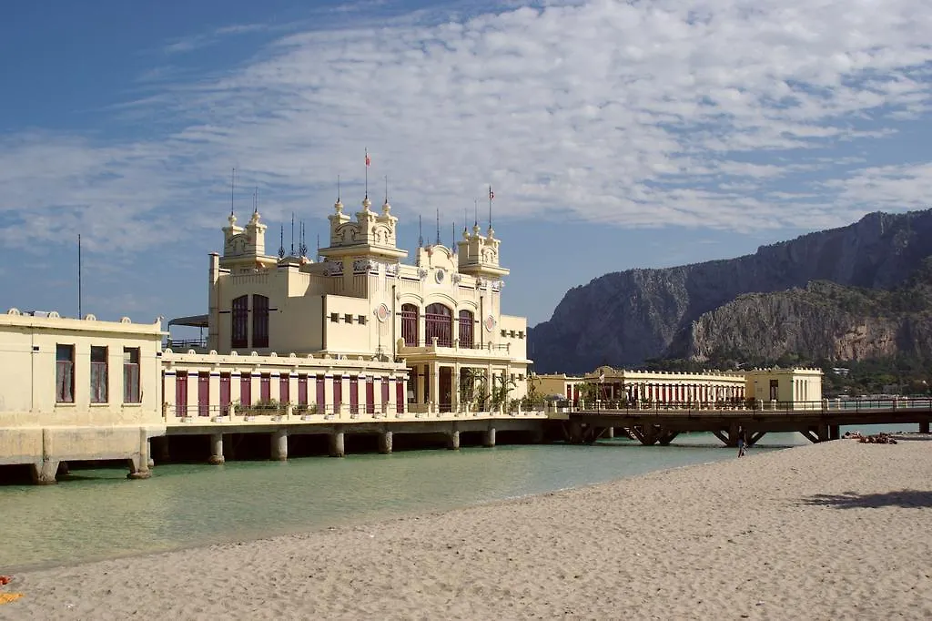 Home Beach Mondello Galatea 0*,  Italy